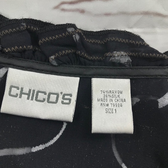 Women’s Chico’s Size 1 V-Neck Rayon Blouse. - Picture 5 of 8